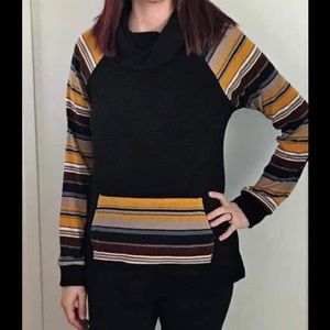 Cowl Neck w Multicolored Front Pocket & Sleeves